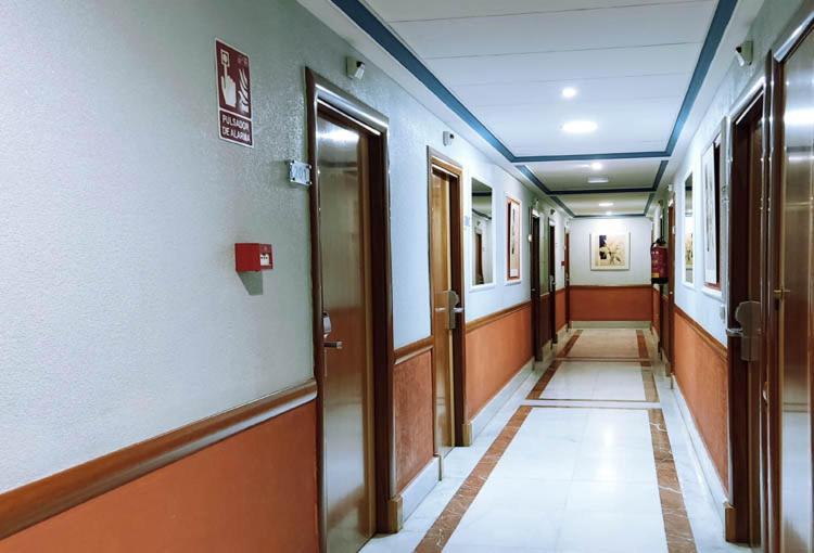托雷洪-德阿尔多斯 马约尔广场旅馆酒店 外观 照片